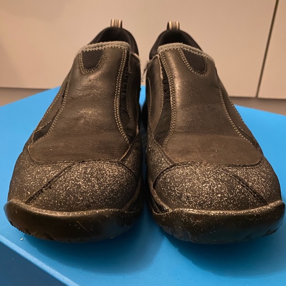 Clarks shoes - size 6 - women’s - Picture 4 of 7